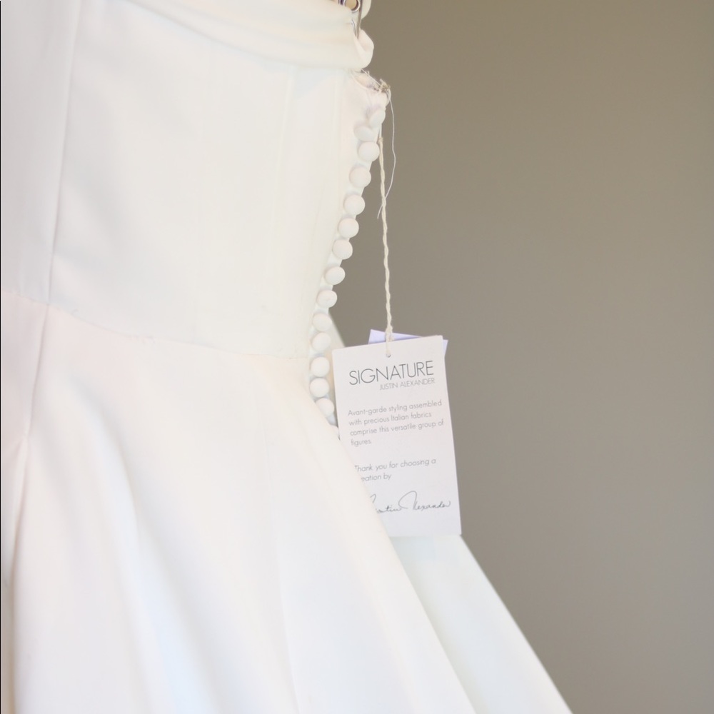 Classic & Elegant Justin Alexander Wedding Dress
